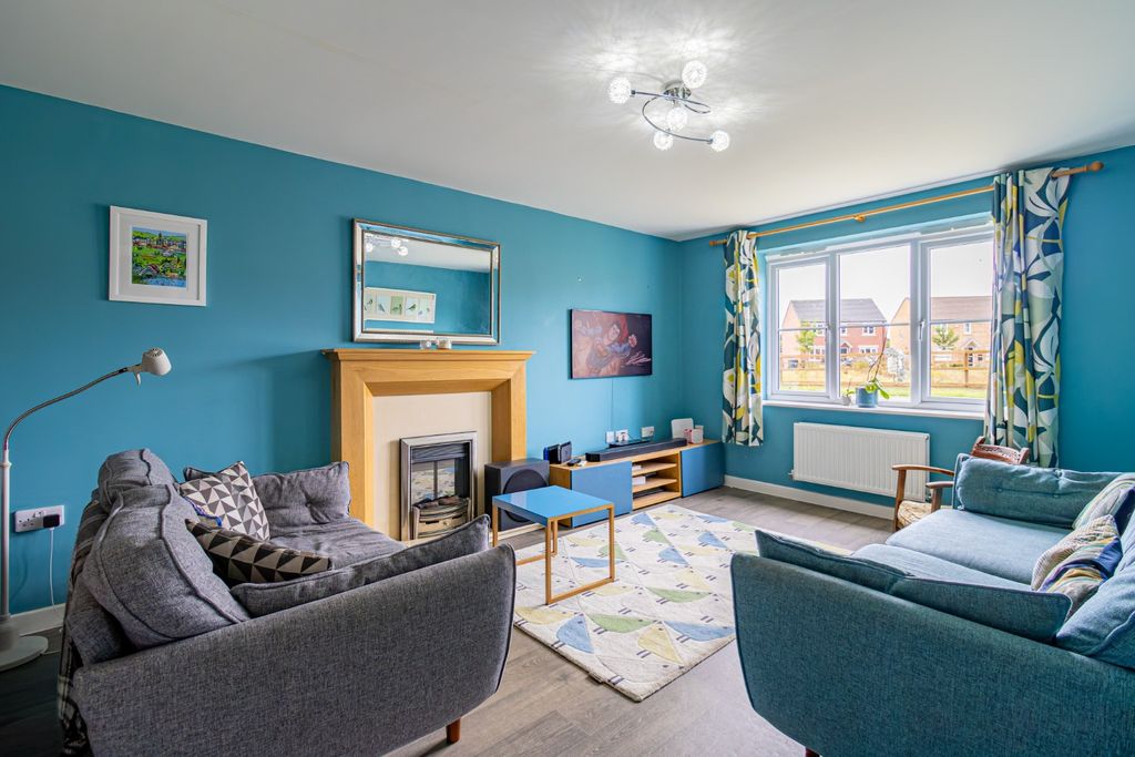 Property photo 2 of 40 4401181