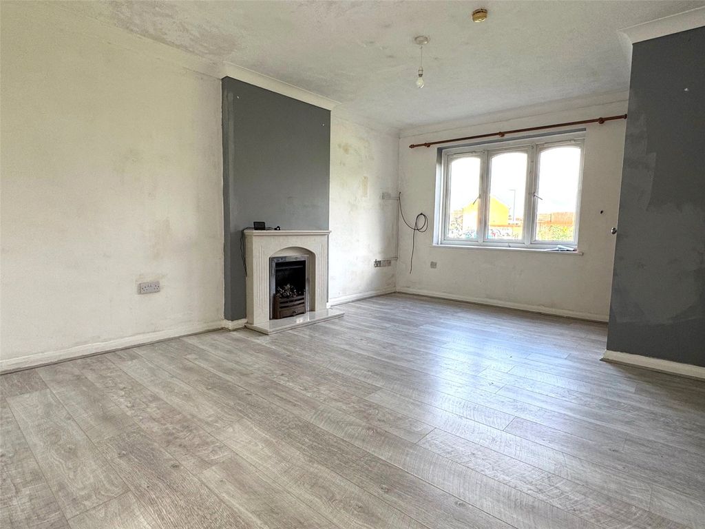 Property photo 2 of 13 Picture No. 17