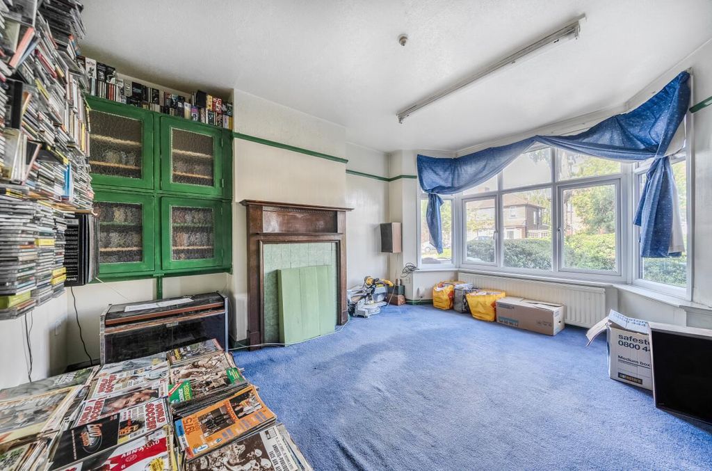 Property photo 2 of 12 Davidson Frost-Wellings, Dfw, Anmersh Grove, Stanm
