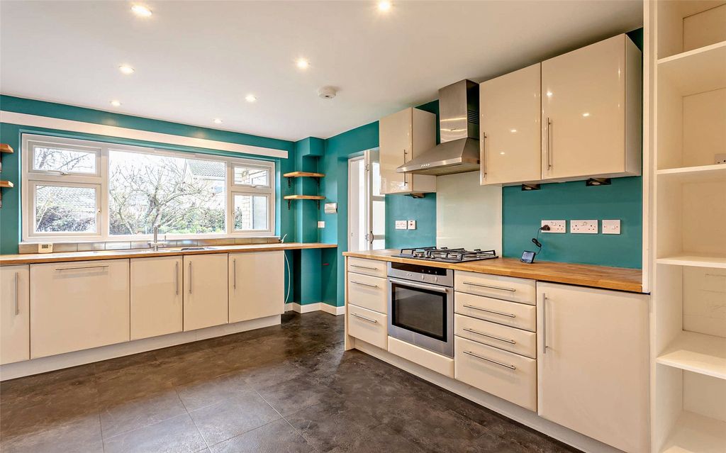 Property photo 2 of 20 Kitchen