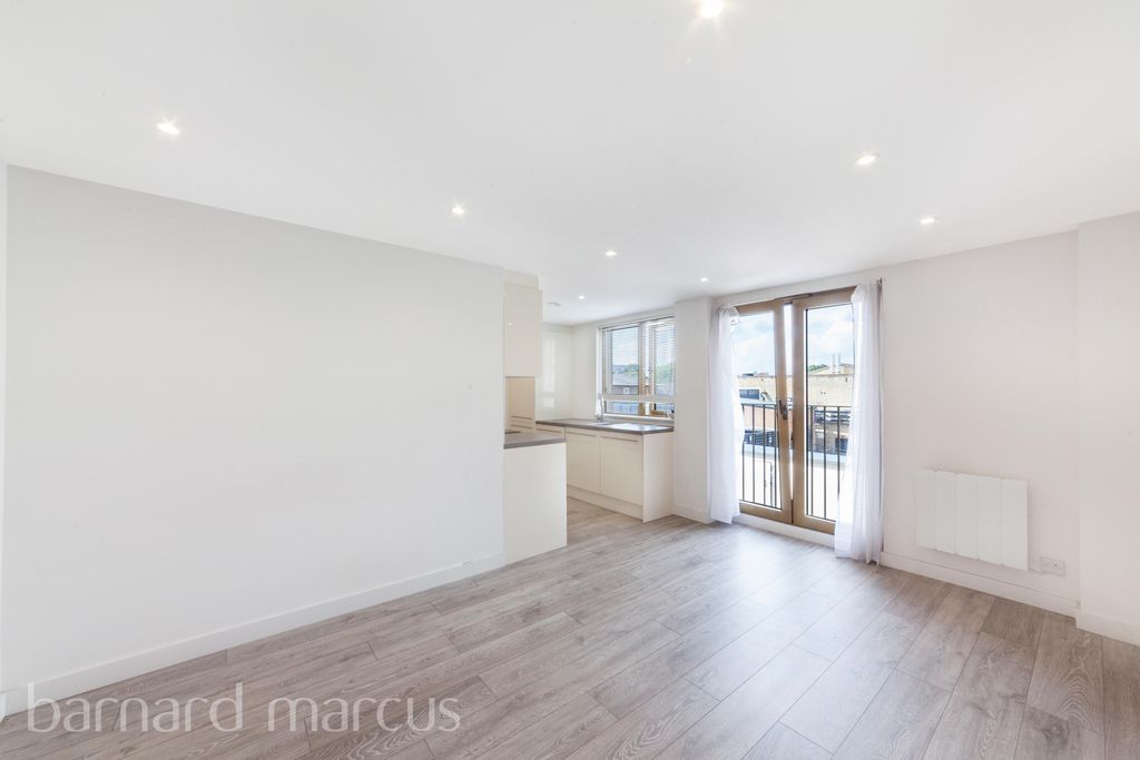 Property photo 3 of 6 Living Room