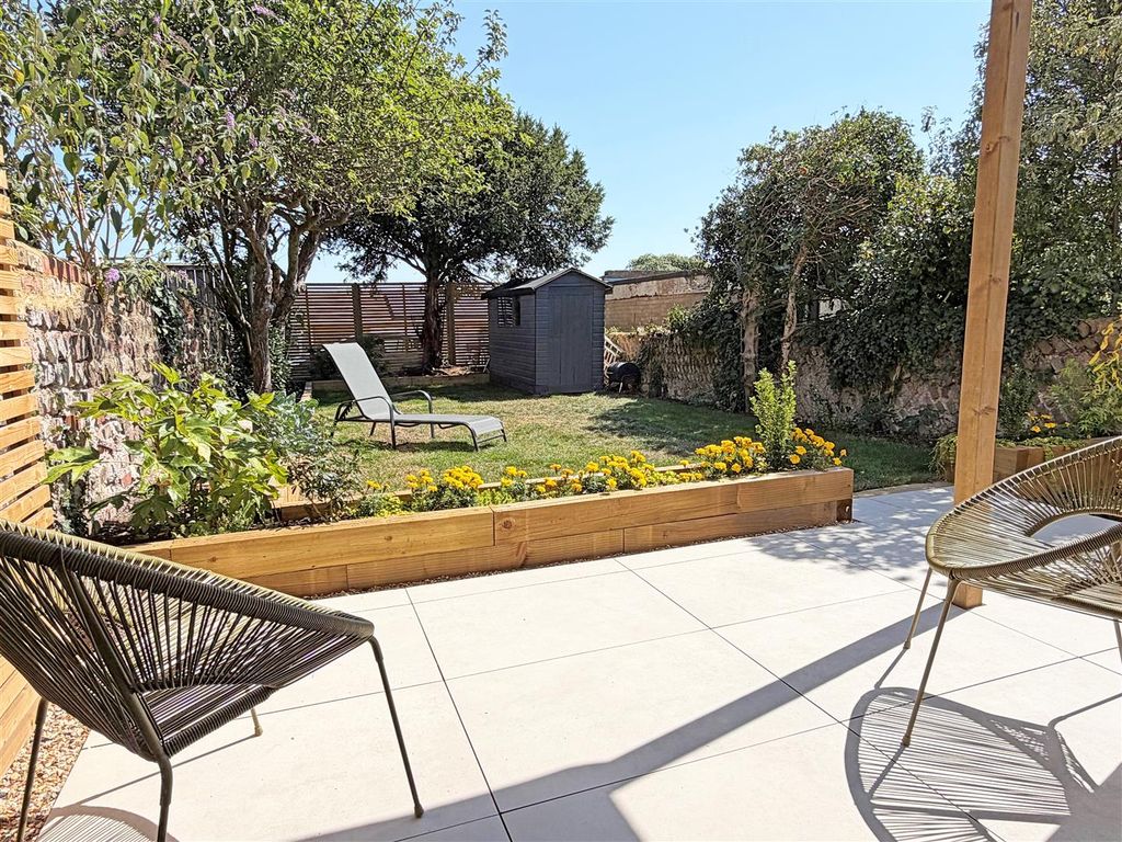 Property photo 3 of 16 264Drgdna.Jpg
