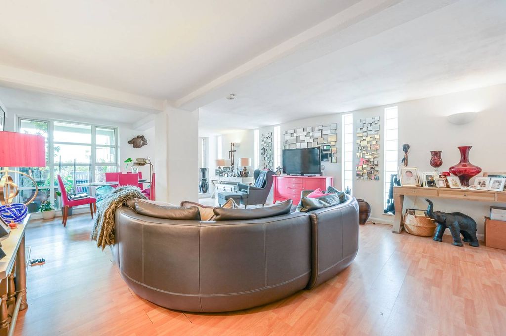 Property photo 1 of 19