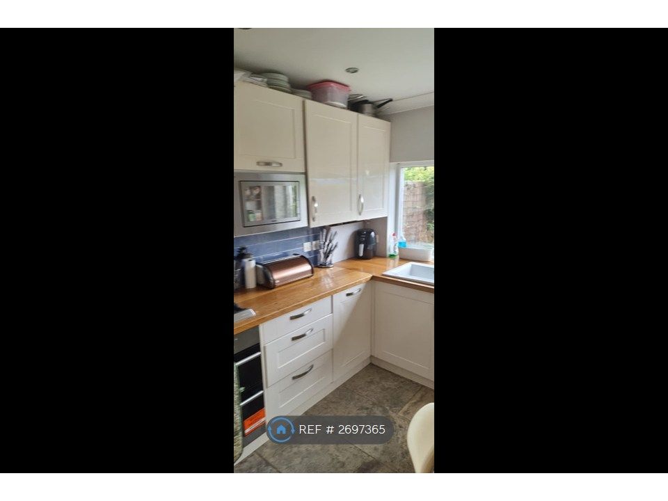 Property photo 2 of 6 Kitchen