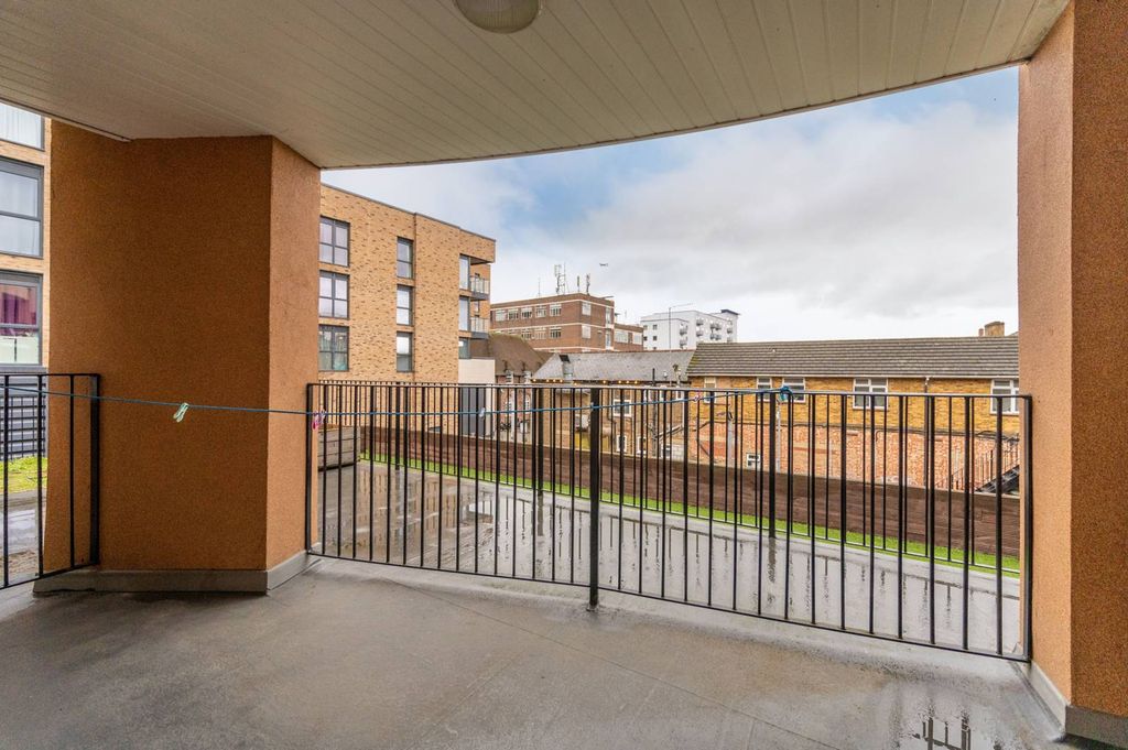 Property photo 2 of 6