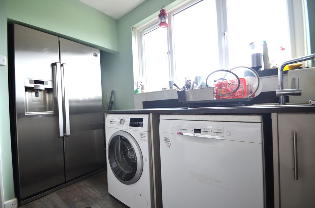 Property photo 3 of 7 Kitchen