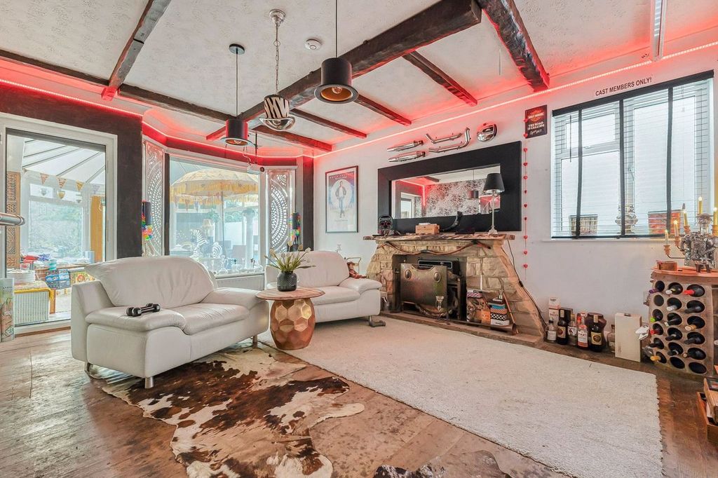 Property photo 2 of 27 Picture No. 06