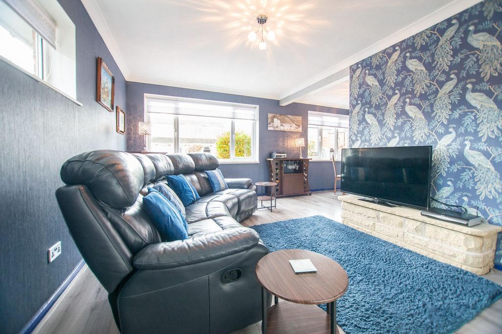 Property photo 2 of 26 Living Room