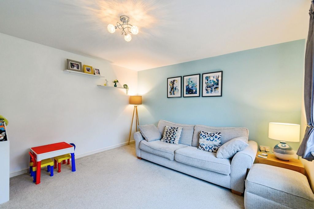 Property photo 3 of 17 Photo