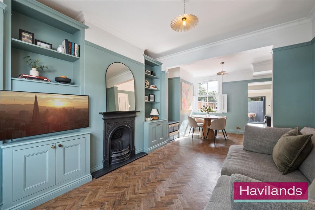 Property photo 3 of 22 Barrowell Green-12.Jpg