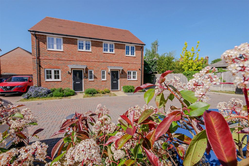 Property photo 1 of 10 Approach