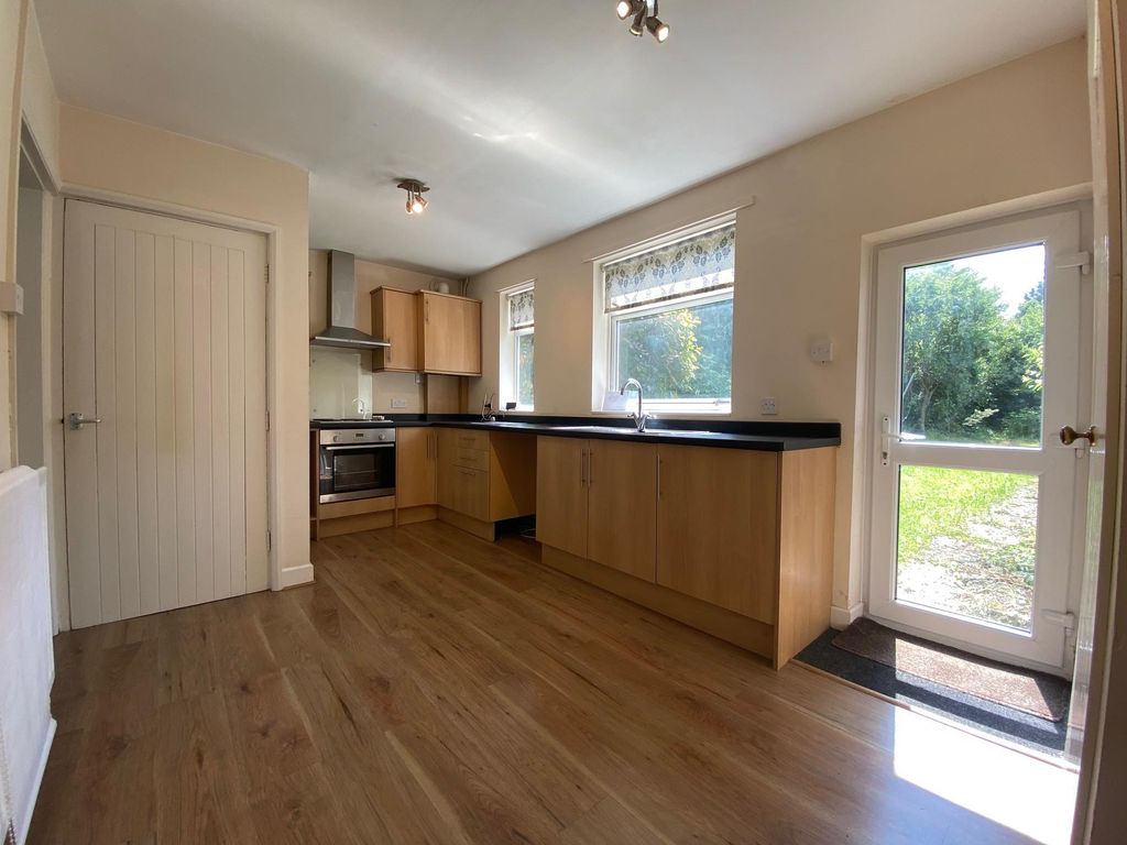 Property photo 2 of 8 Kitchen