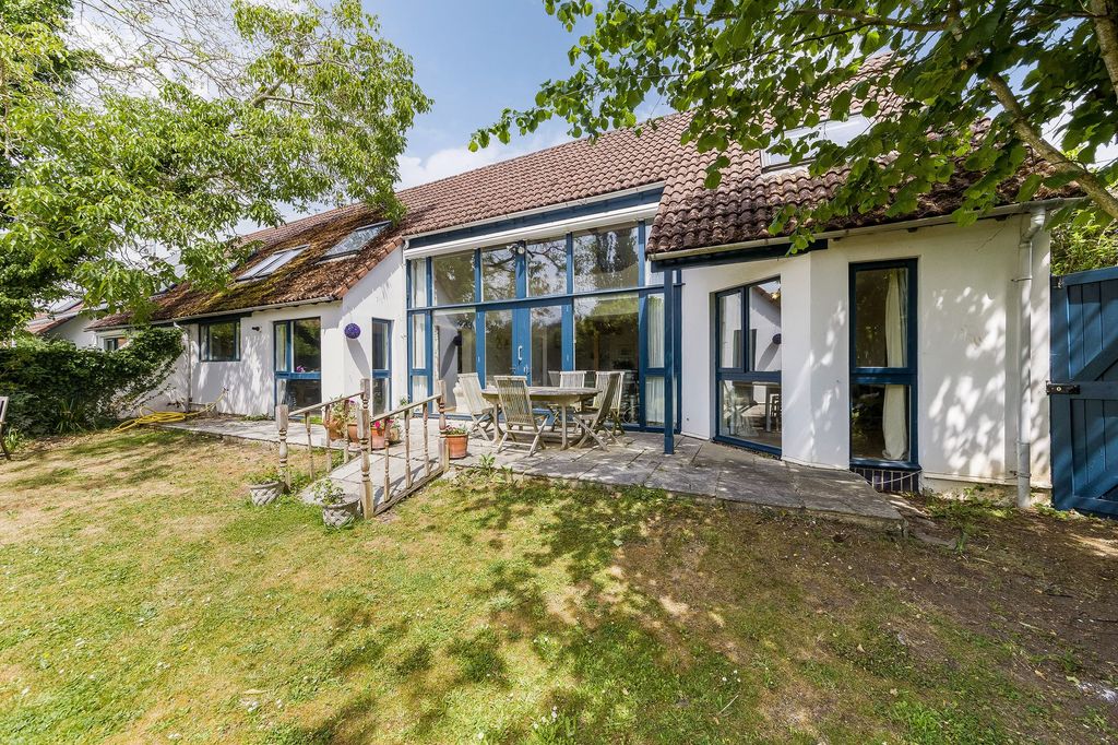 Property photo 1 of 28