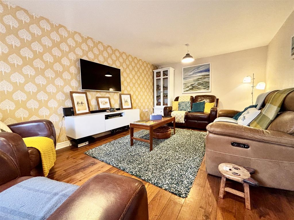 Property photo 2 of 36