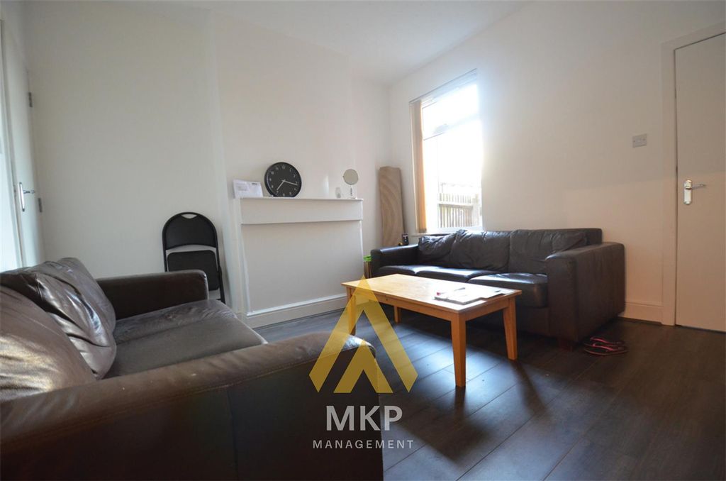 Property photo 3 of 12 16.Png