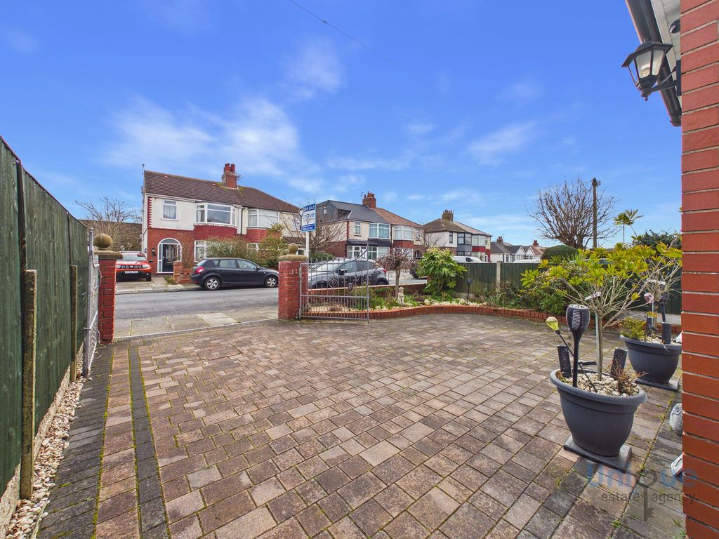 Property photo 2 of 26