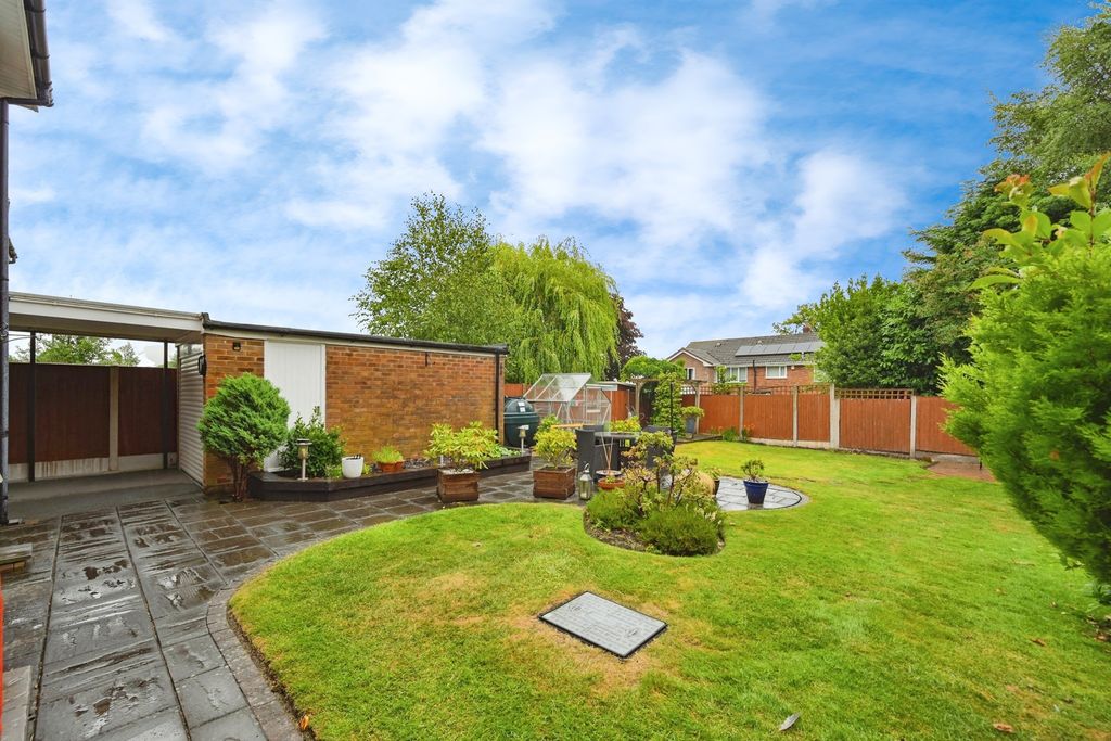 Property photo 2 of 15 Gardens: