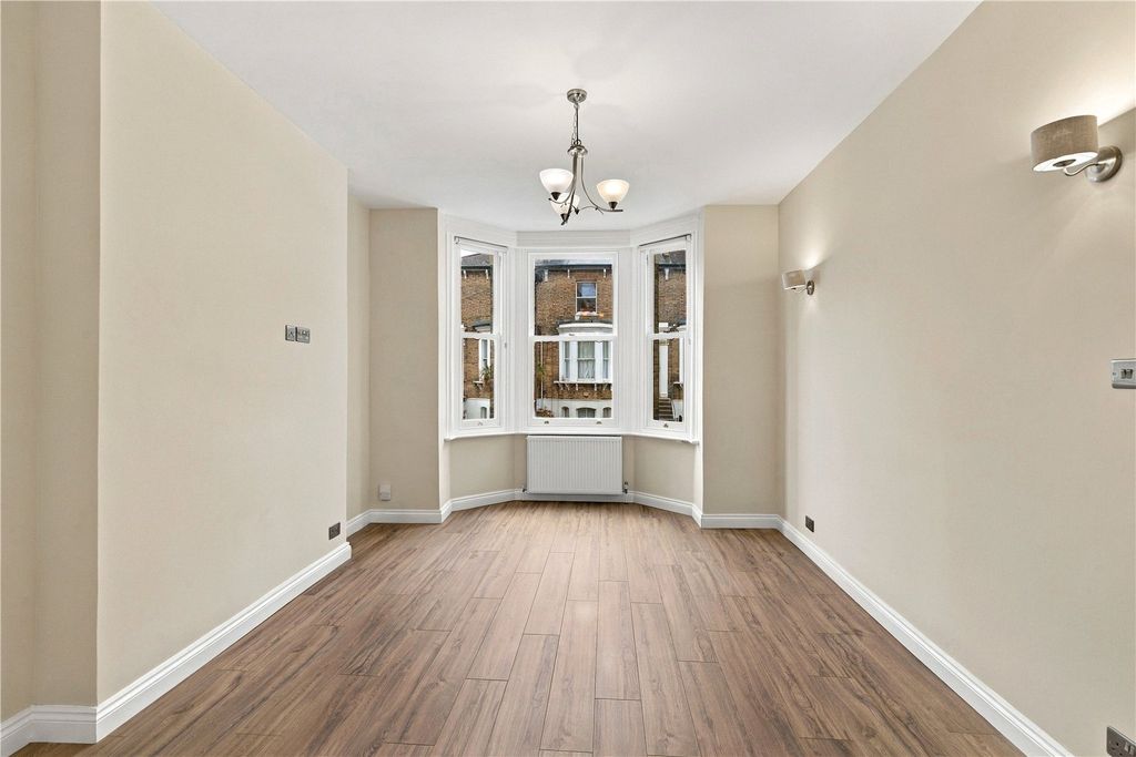 Property photo 3 of 18 Picture No. 04
