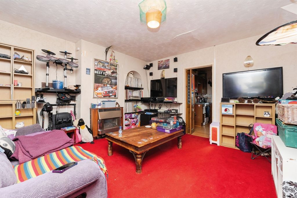 Property photo 2 of 17