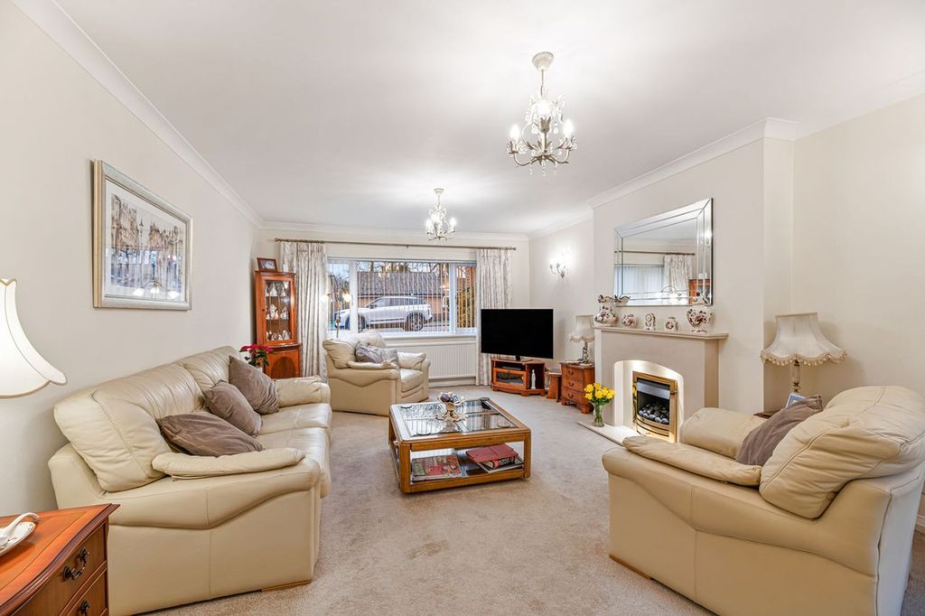 Property photo 2 of 18 Lounge