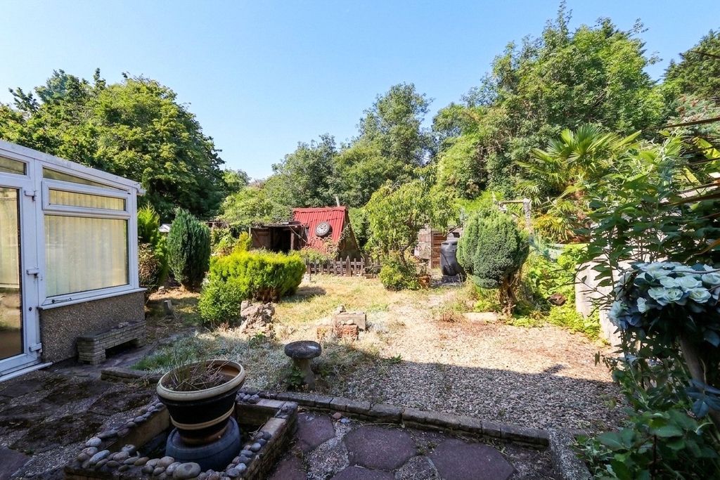 Property photo 2 of 17 Picture No. 15
