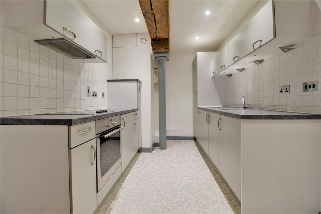 Property photo 2 of 11 Kitchen