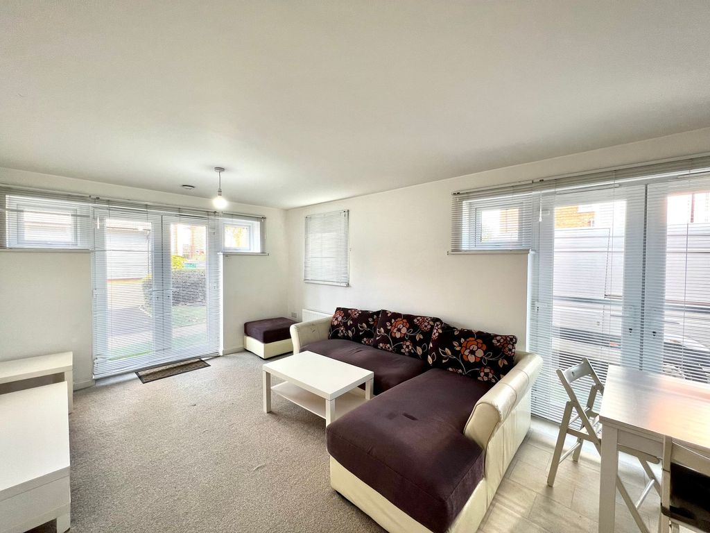 Property photo 3 of 8