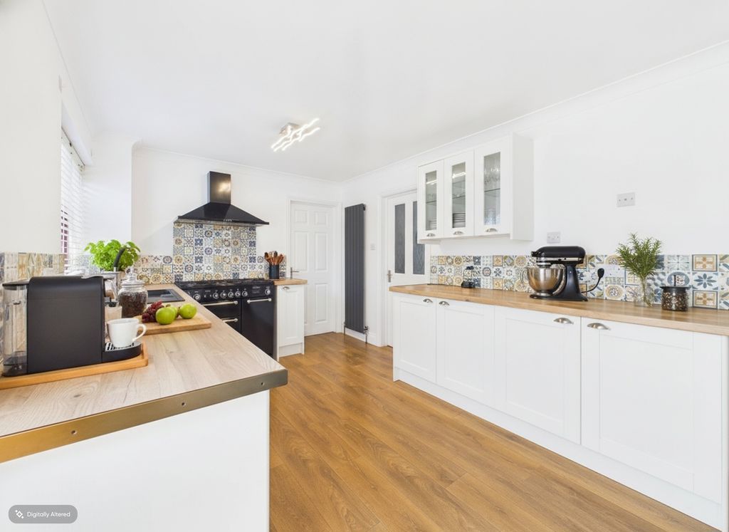 Property photo 2 of 12 Kitchen/Breakfast Room