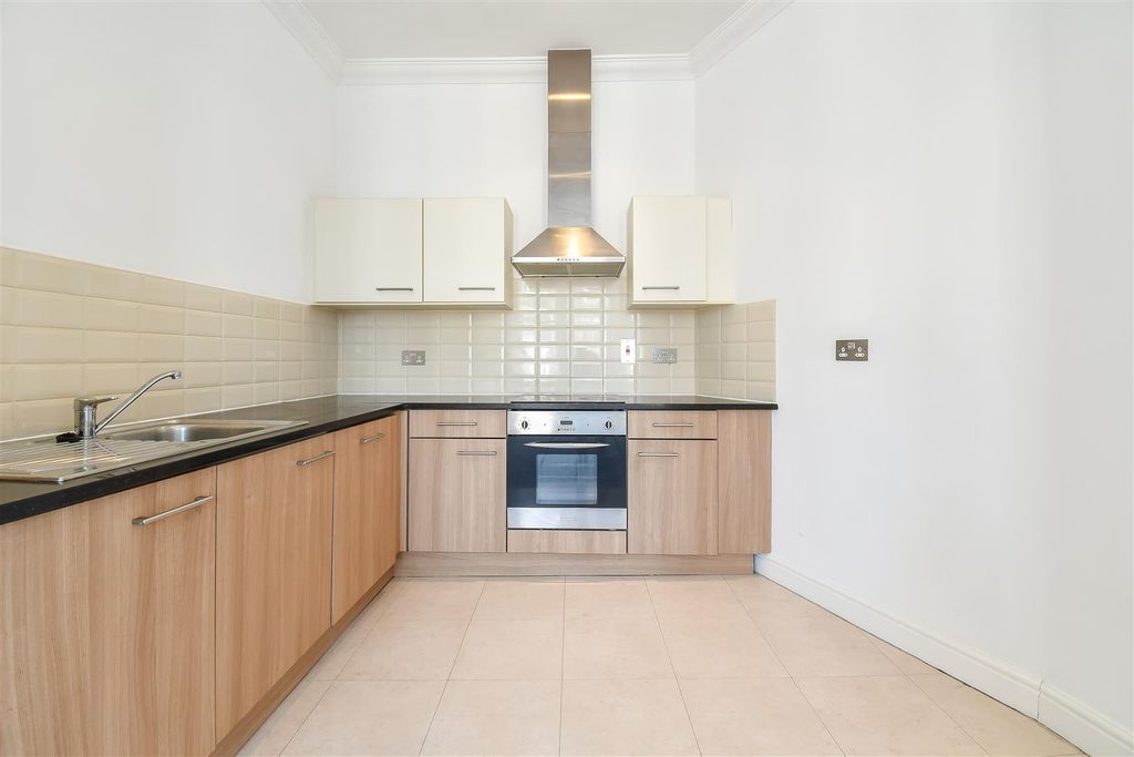Property photo 2 of 12 Kitchen