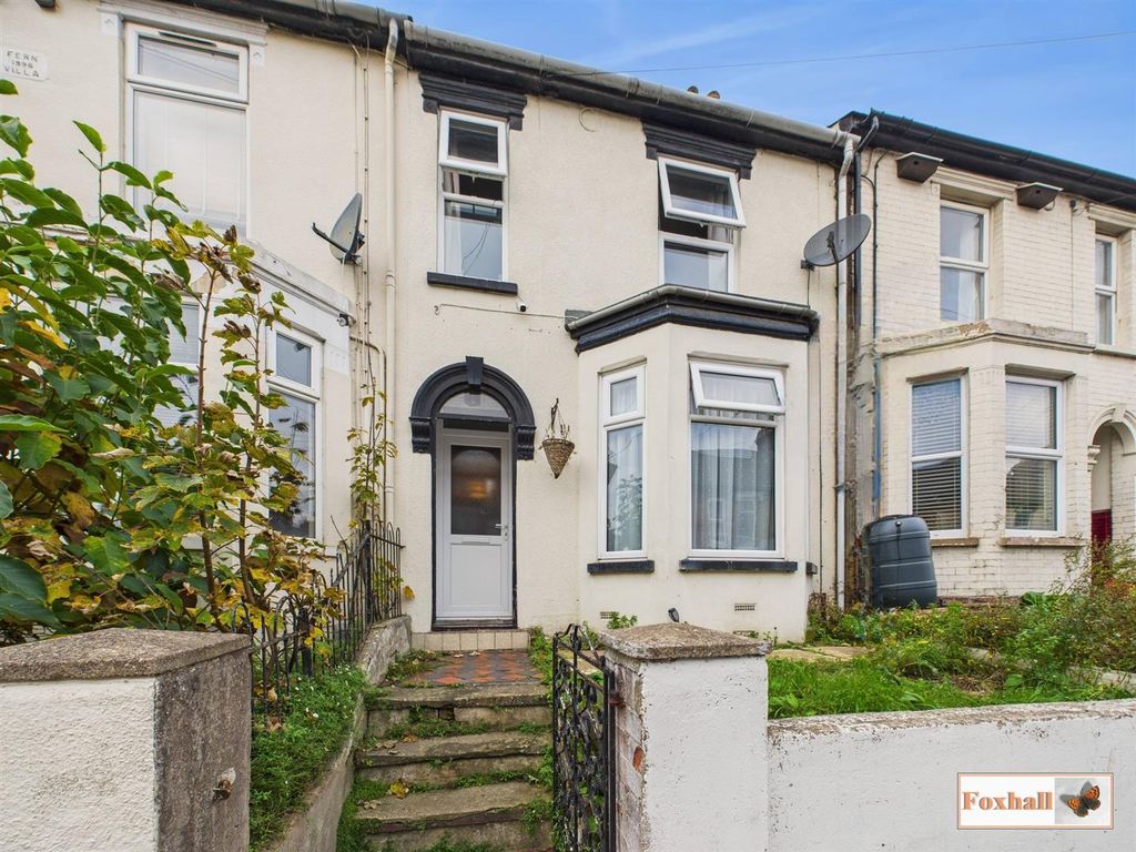 Property photo 2 of 17 Front Garden