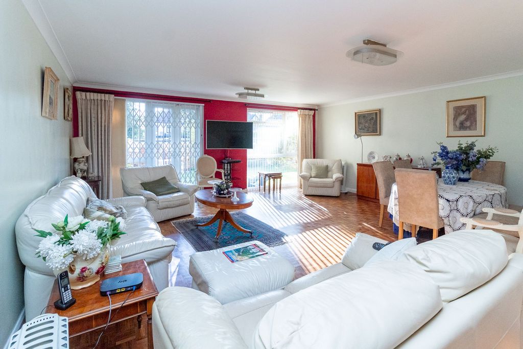 Property photo 2 of 11