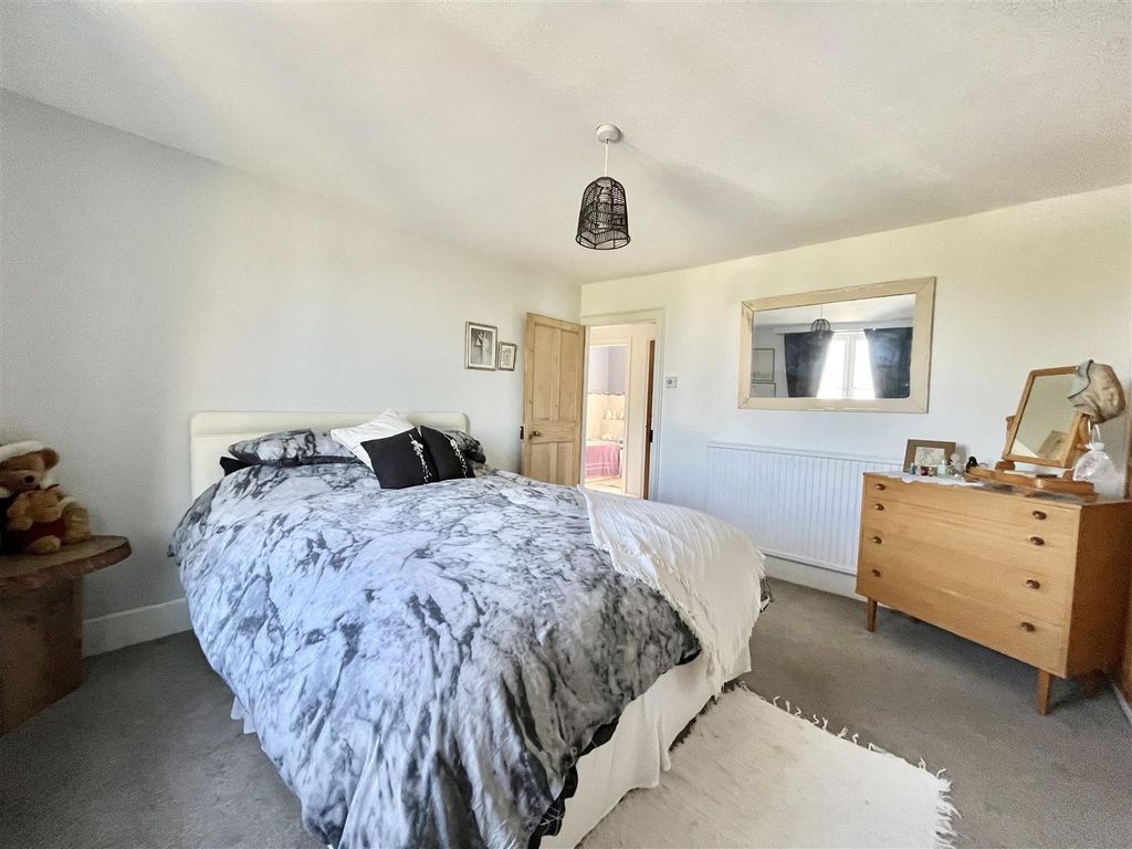 Property photo 3 of 25