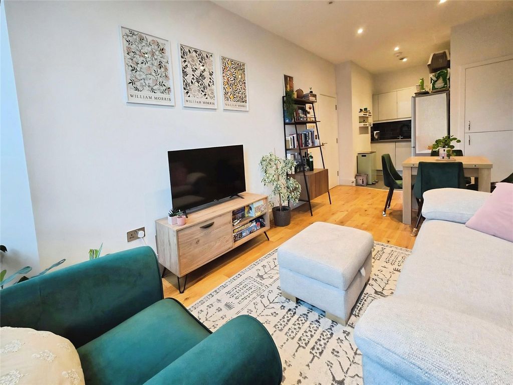 Property photo 2 of 8 Picture No. 11