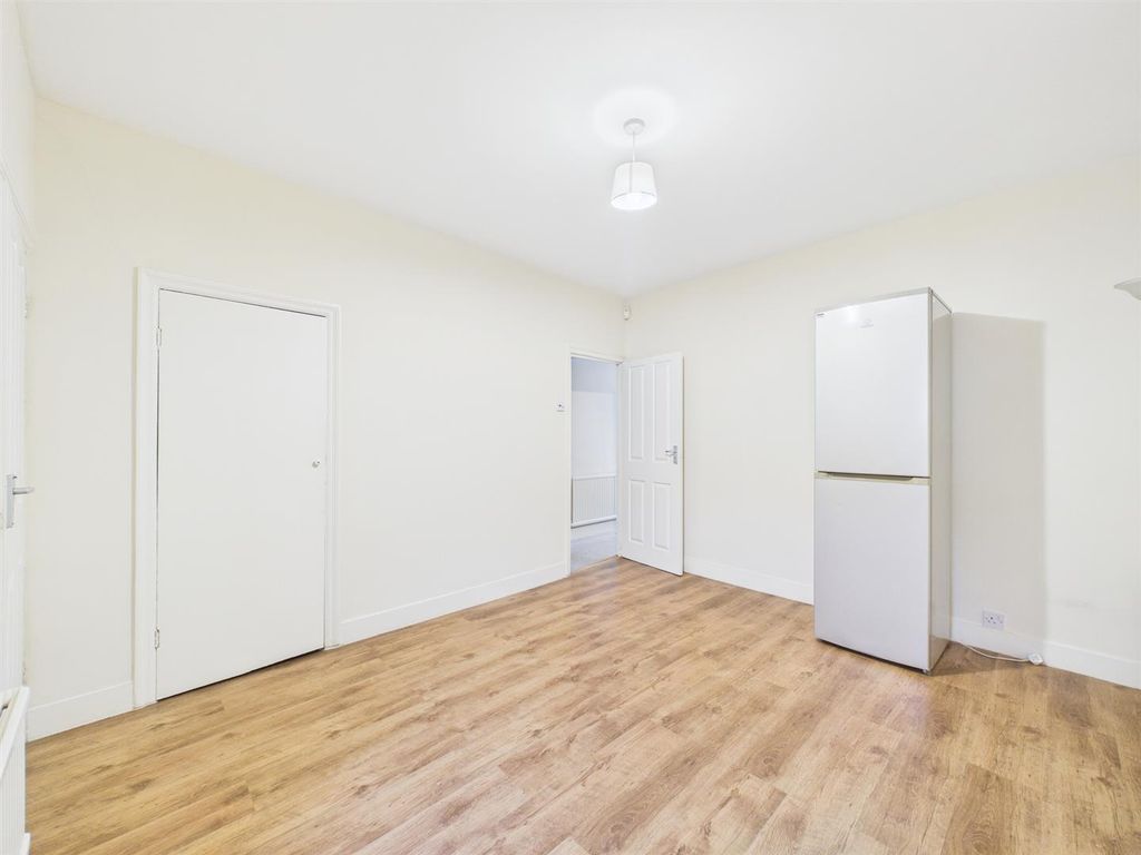 Property photo 3 of 11 Cam02885G0-Pr0558-Still013.Jpg