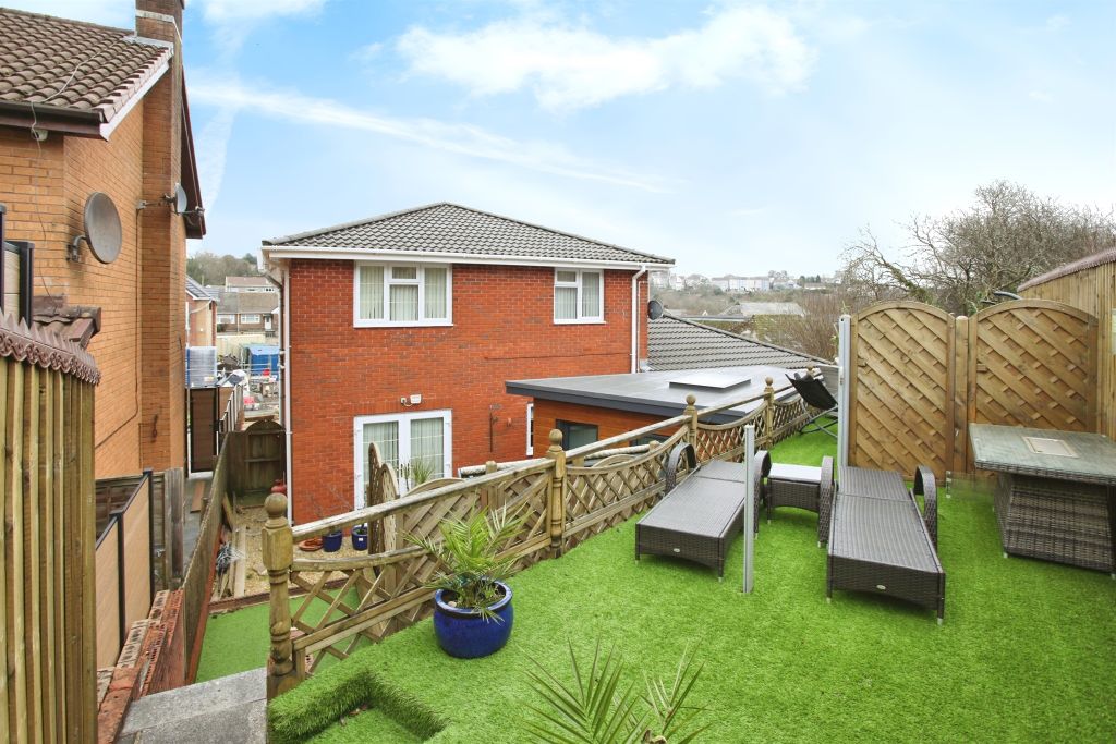 Property photo 2 of 18