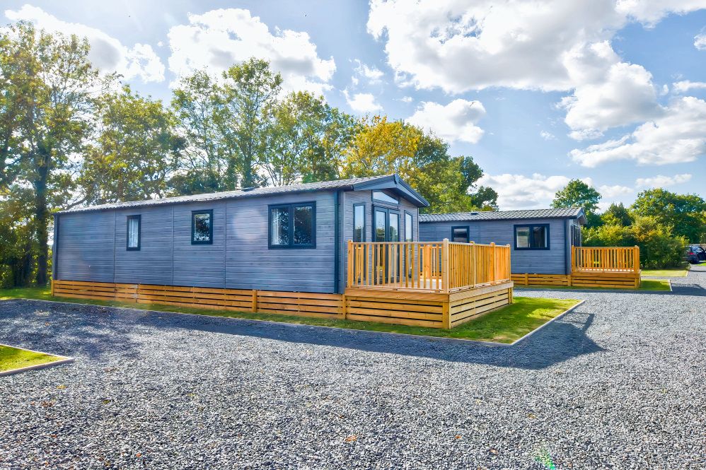 Property photo 3 of 21 Side Aspect