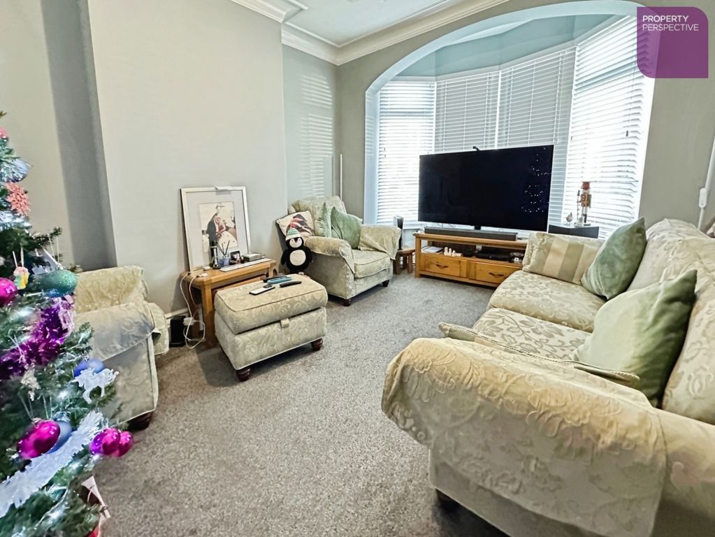 Property photo 2 of 16 Lounge