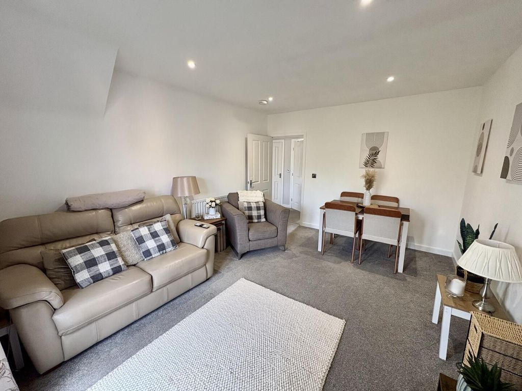 Property photo 3 of 11 Living Room