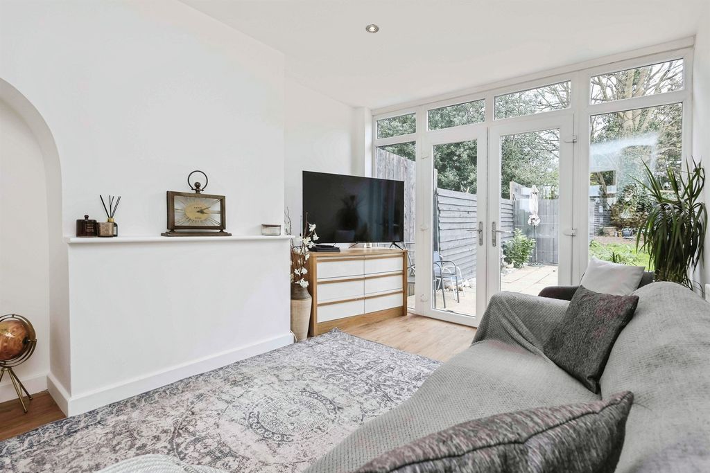 Property photo 2 of 17