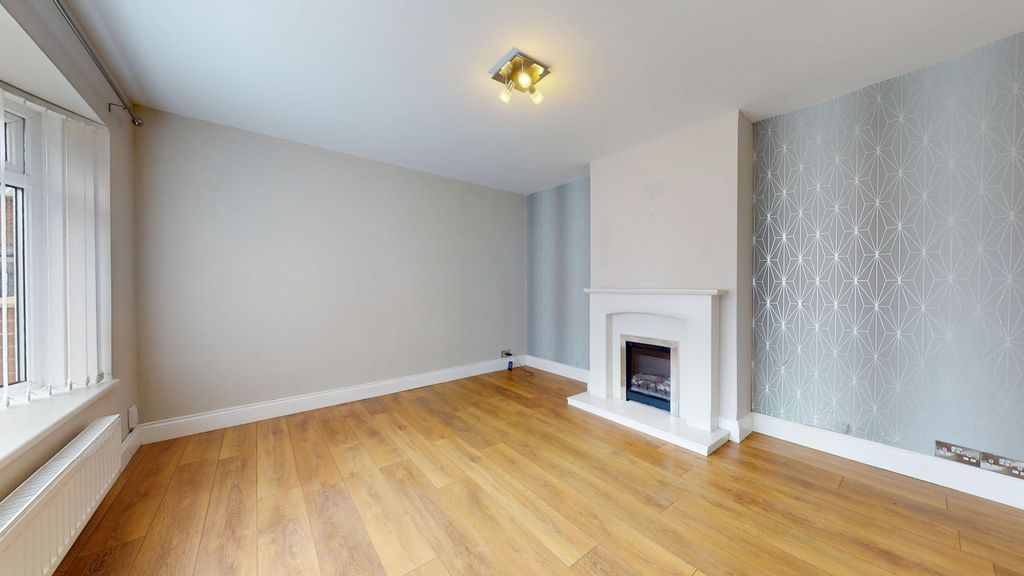 Property photo 2 of 25 5225513