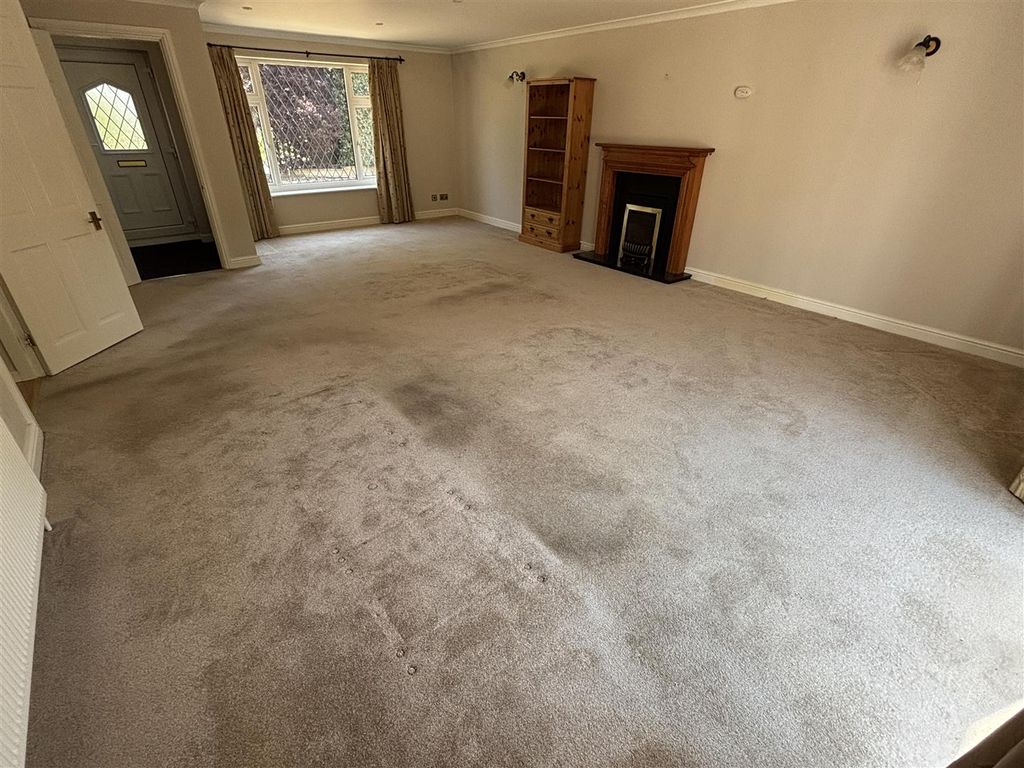 Property photo 2 of 14 Lounge