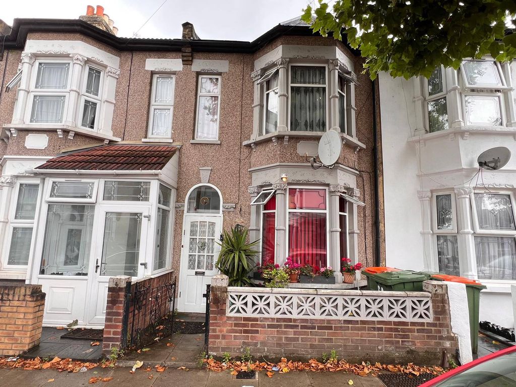 Property photo 1 of 34 Stunning Four-Bedroom House In E12