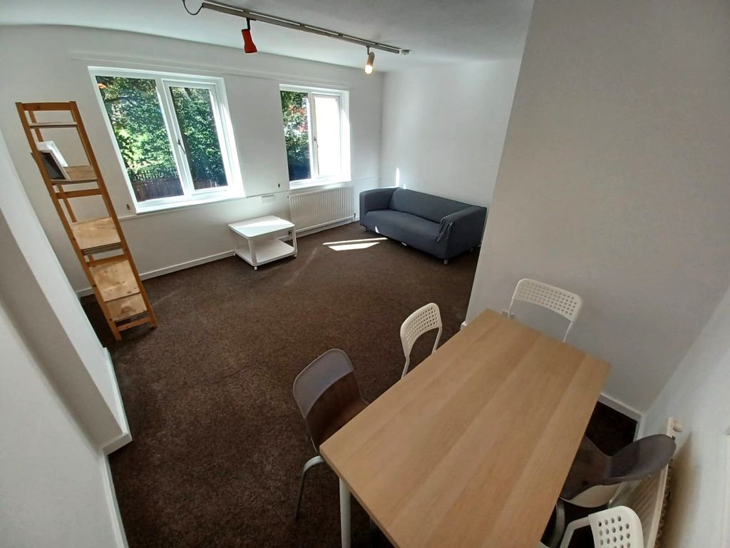 Property photo 2 of 17 Picture No. 35