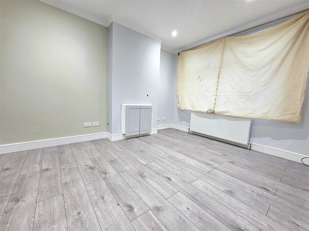 Property photo 3 of 11 20260115_152448.Jpg