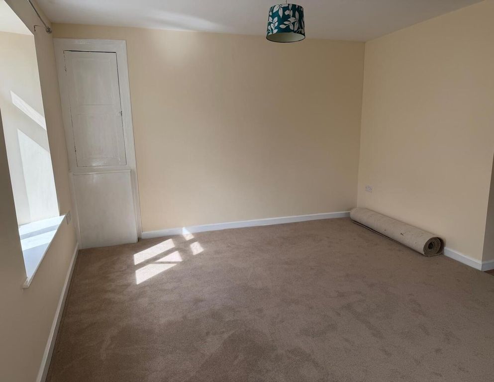 Property photo 3 of 4 Living Room