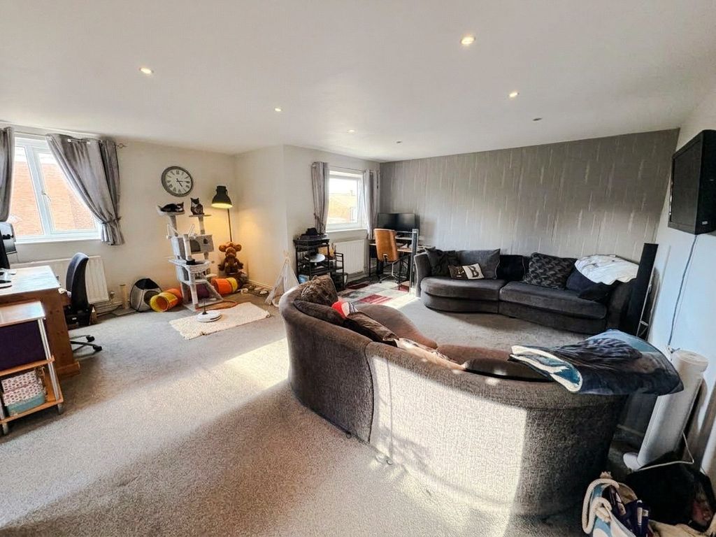Property photo 3 of 8 Picture No. 02