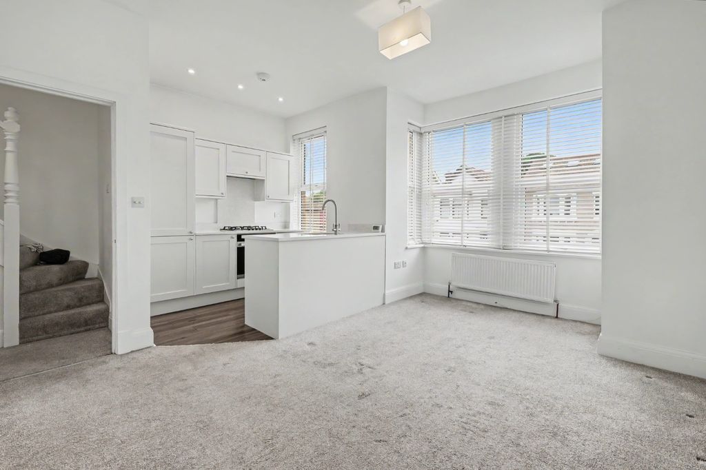 Property photo 3 of 9 5517496