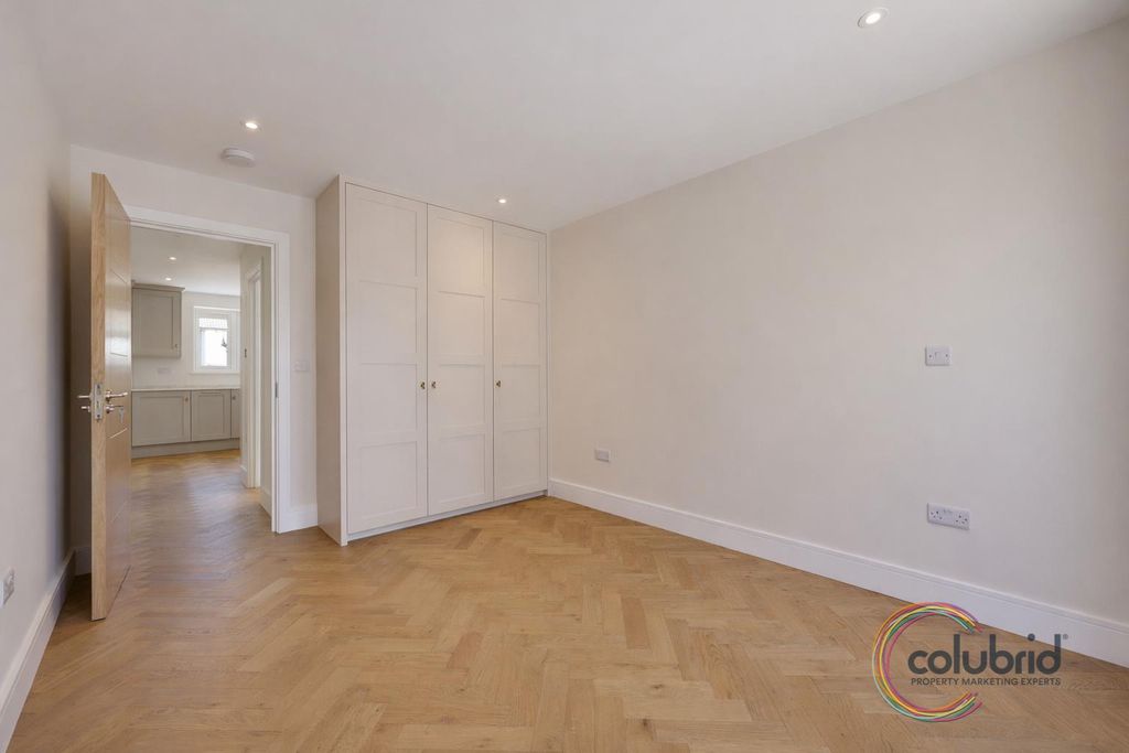 Additional image 7 of 6 bed semi-detached house for saleCrawford Avenue, Grays RM16