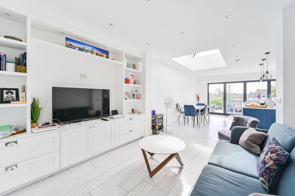 Property photo 2 of 23