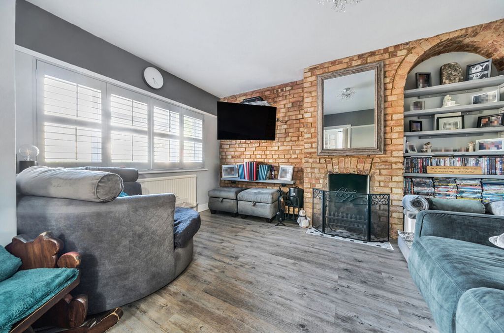 Property photo 2 of 18